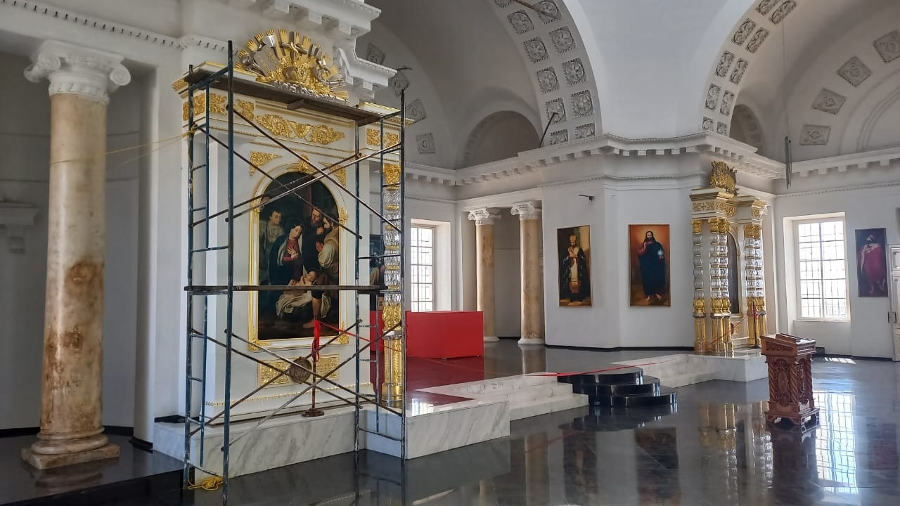Установка иконостаса